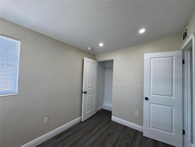 Building Photo - 7039 Lenox Dr
