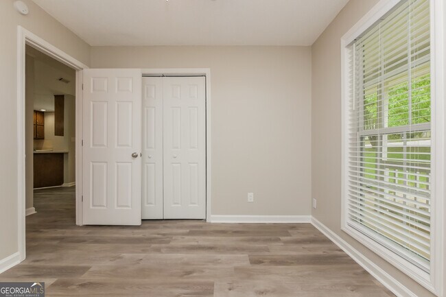 Building Photo - 505 Rosehill Dr