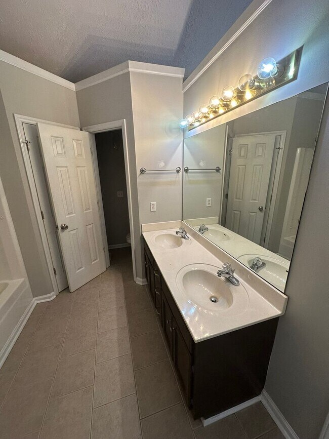 Building Photo - 2302 Medford Campbell Blvd