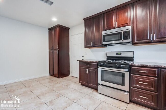 Building Photo - Lovely 4Bdm 2Ba Home Located in Escondido