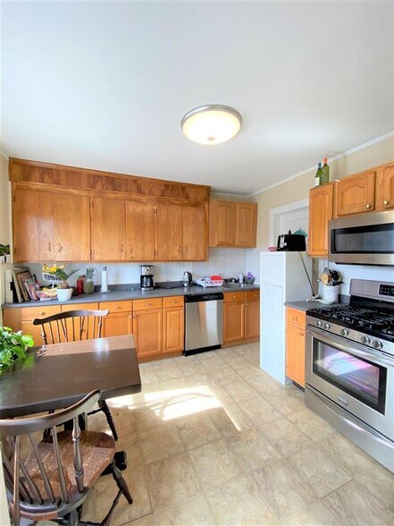 Primary Photo - 258 Belmont St