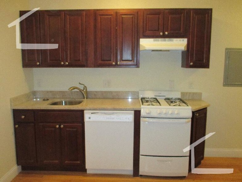 Building Photo - 84 Fenway