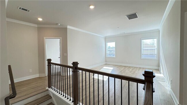 Building Photo - 5401 Bancroft Ln