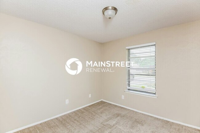 Building Photo - 3 Bedroom Pet-Friendly Home in Crowley, TX with Main Street Renewal
