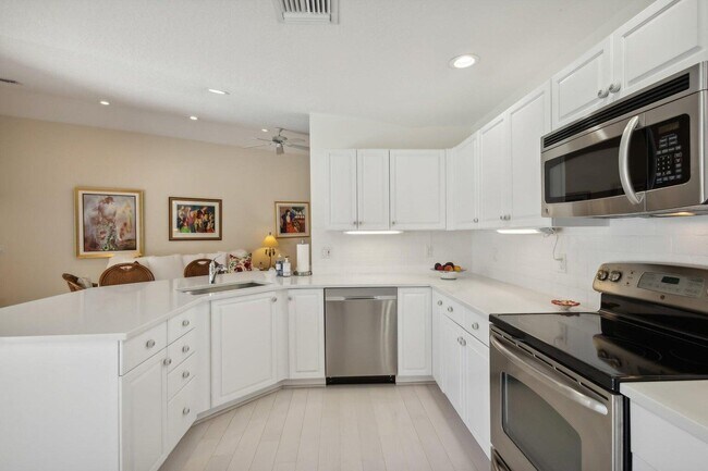 Building Photo - 16481 Riverwind Dr