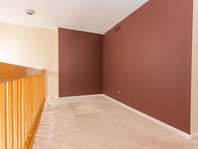 Building Photo - 21 W Lee St