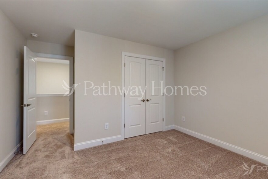 Building Photo - 121 S Sina St