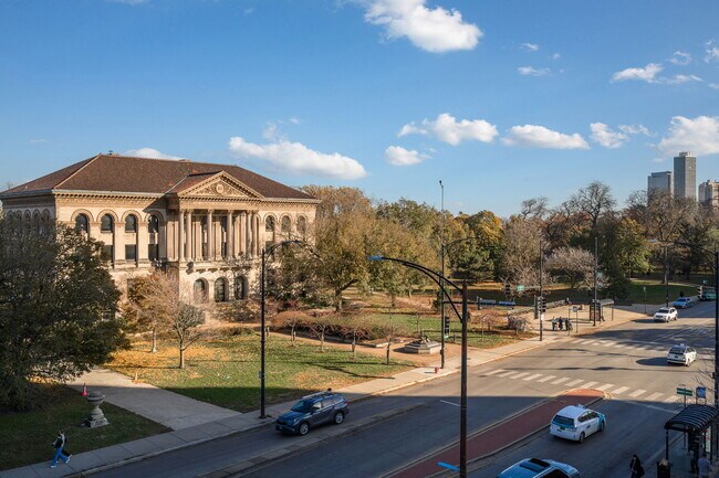 Building Photo - 2020 N Lincoln Park W