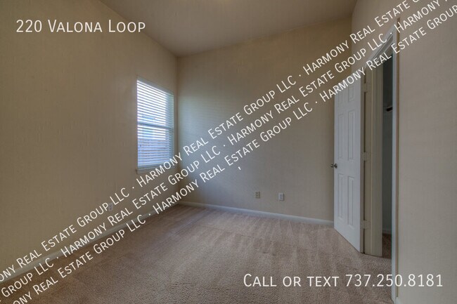 Building Photo - 220 Valona Loop