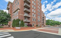 Building Photo - Beautiful 1 Bedroom 1 Bathroom Condo In Mu...