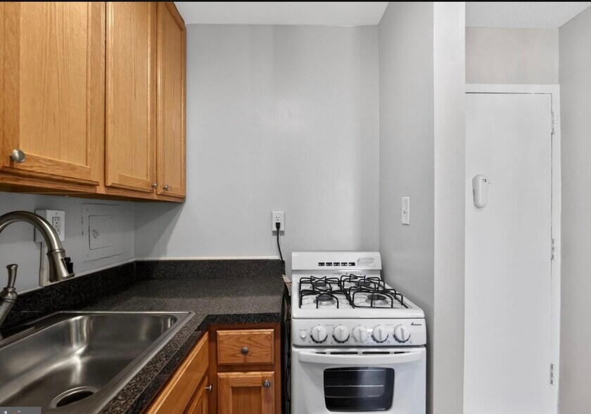 Building Photo - 801 N Pitt St