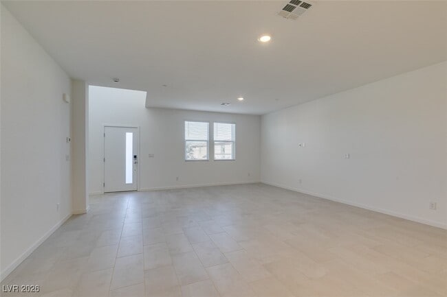 Building Photo - 302 Walsh Peak Ave