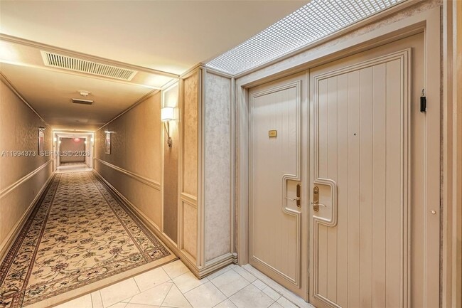 Building Photo - 20281 E Country Club Dr