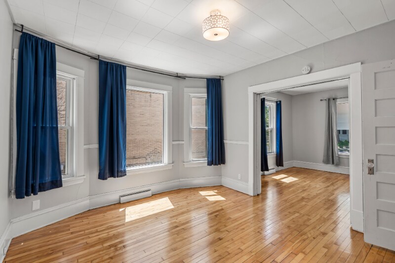 Building Photo - 1123 5th St NE