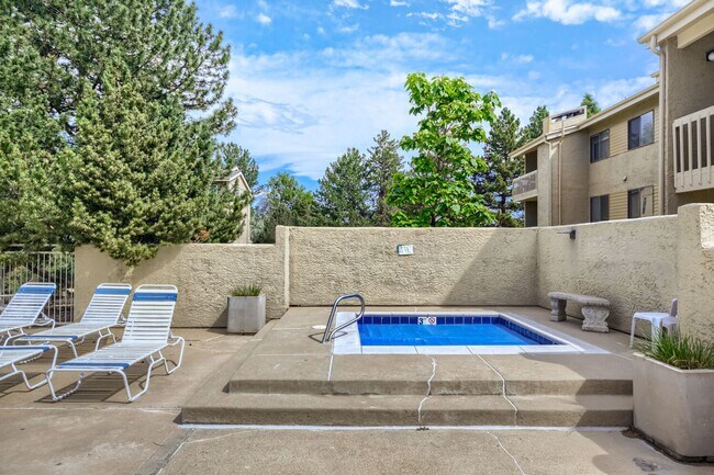 Building Photo - 2BD/2BA Condo in Can't beat Boulder Location!
