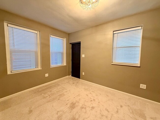 Building Photo - 2614 Larkins Wy