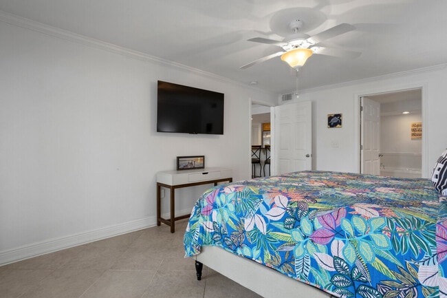 Building Photo - 2046 Beach Blvd