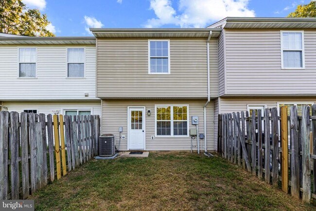 Building Photo - 10505 Tidewater Plains Dr