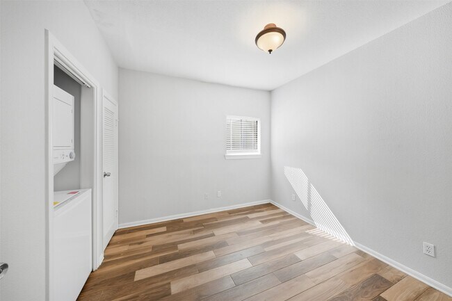 Building Photo - 793 Davis Rd