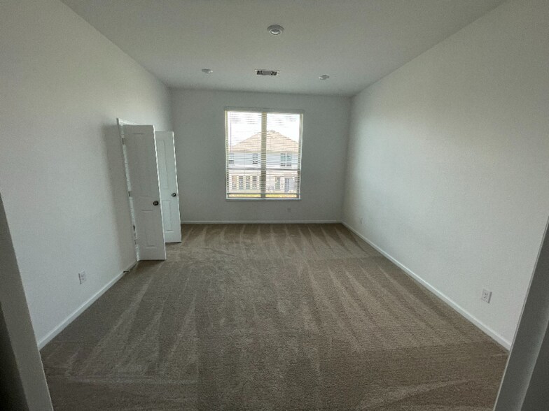 Building Photo - 4135 Balboa Dr