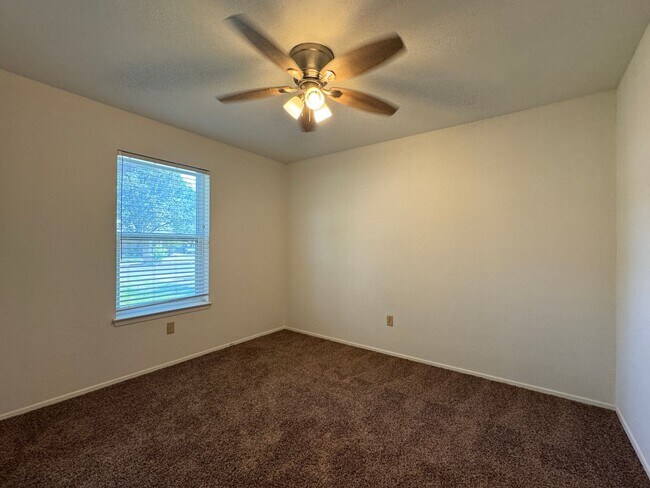 Building Photo - Charming Single Family Home In Hewitt, TX ...