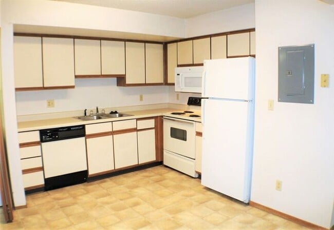 Building Photo - $1,095 | 2 Bedroom, 1 Bathroom 1st Floor C...