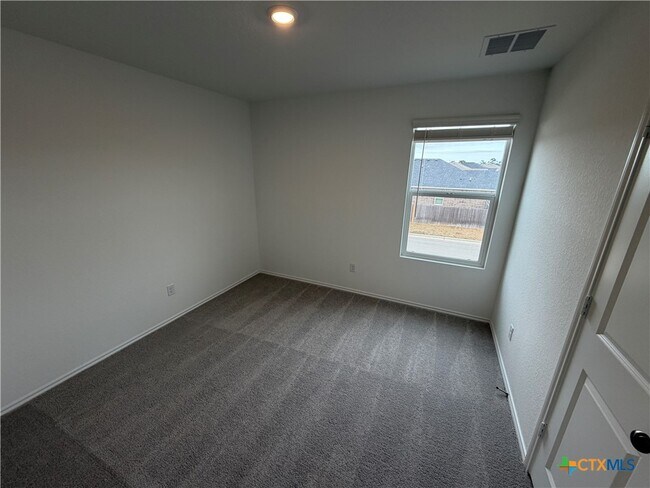 Building Photo - 1102 Campbellton Dr