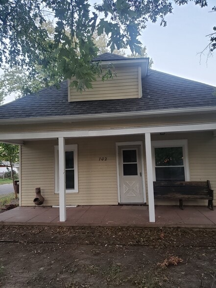 Primary Photo - 702 S Central Ave