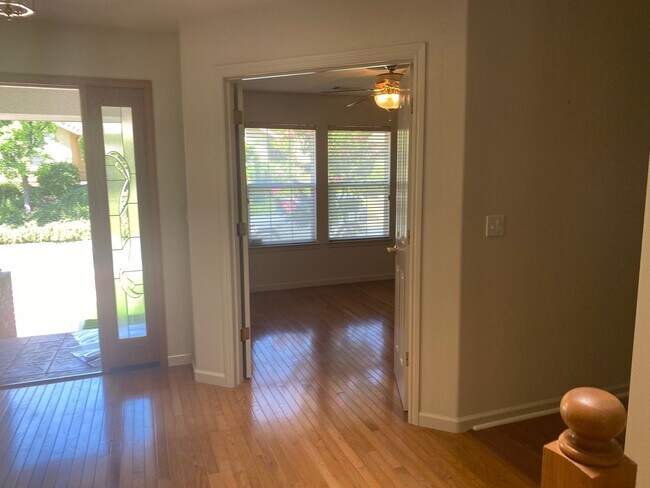 Building Photo - Beautiful Lakefront Home in the Vineyard! 55+ community