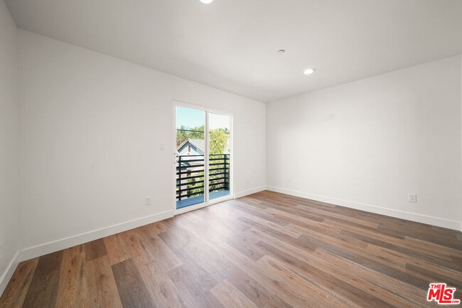 Building Photo - 1055 Wilton Pl