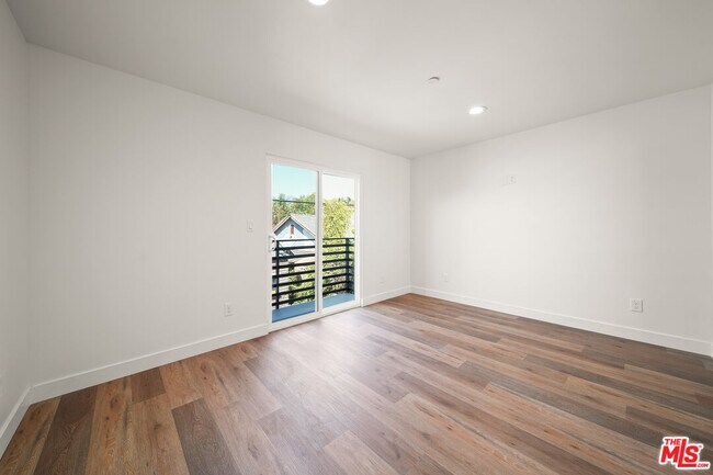 Building Photo - 1057 N Wilton Pl