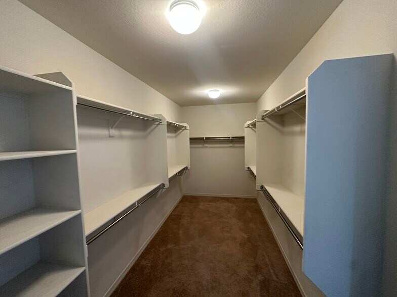 Building Photo - 2518 E Novak Way