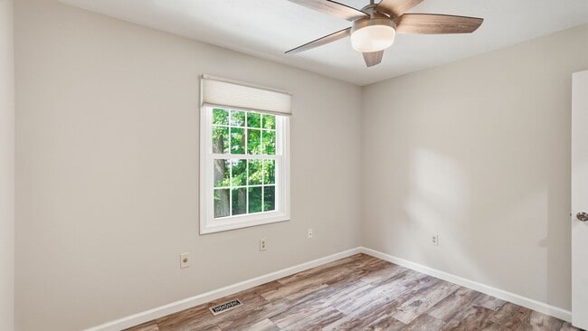 Building Photo - Newly Renovated 5 Bedroom Home With Country Porch!