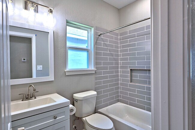 Building Photo - 11911 Nelwood St