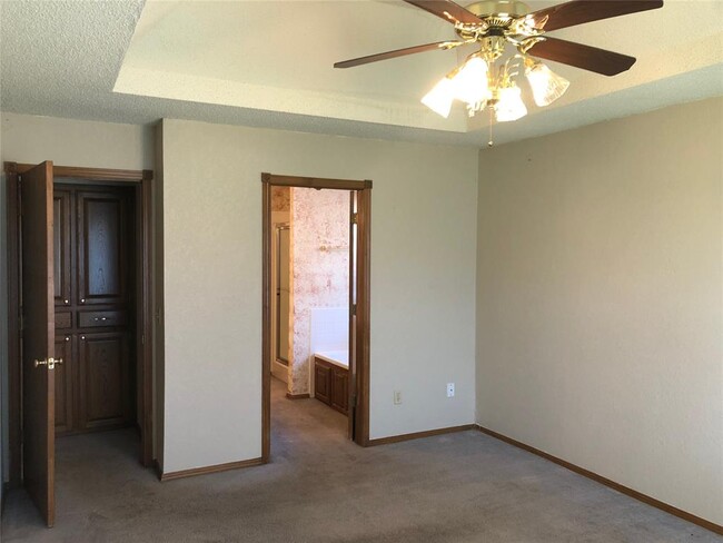 Building Photo - 529 Fire Light Dr