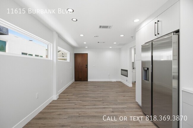 Building Photo - 11615 Burbank Blvd