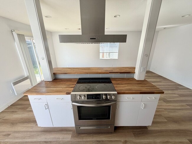 Building Photo - 11235 37th Ave SW