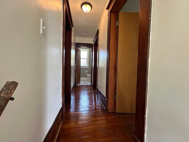 Building Photo - Charming 3 bedroom house $1125