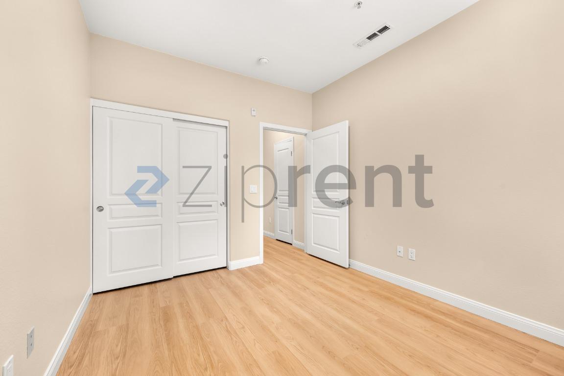 Building Photo - Unit 101