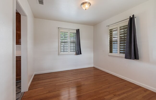 Building Photo - Charming & Updated: Your Perfect Retreat A...