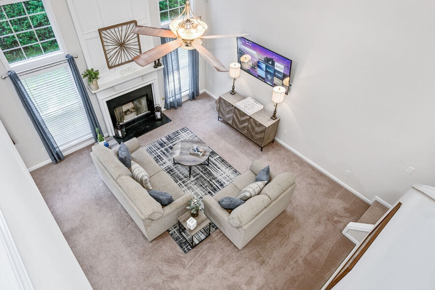 Building Photo - 206 Persimmon Tr