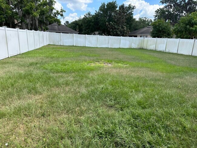 Building Photo - 2211 Pine Oaks Tr