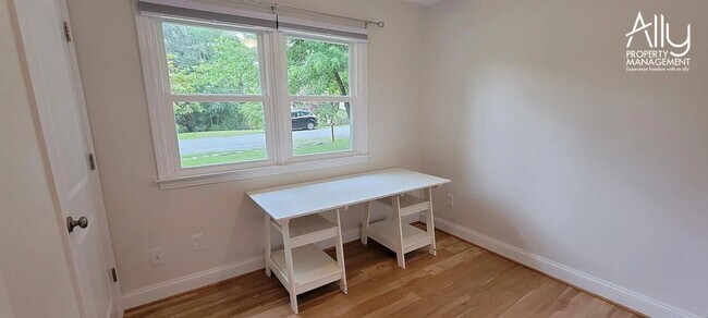 Building Photo - 290 Windfield Cir
