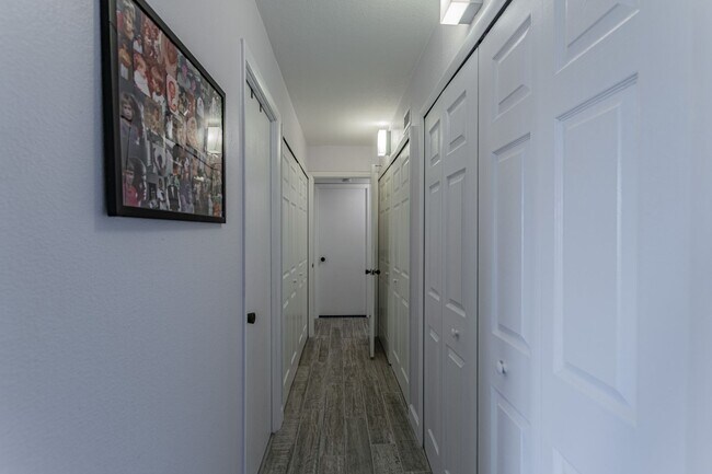 Building Photo - BEAUTIFUL 2 BEDROOM 2 BATHROOM CONDO NEAR CLEARWATER BEACH!