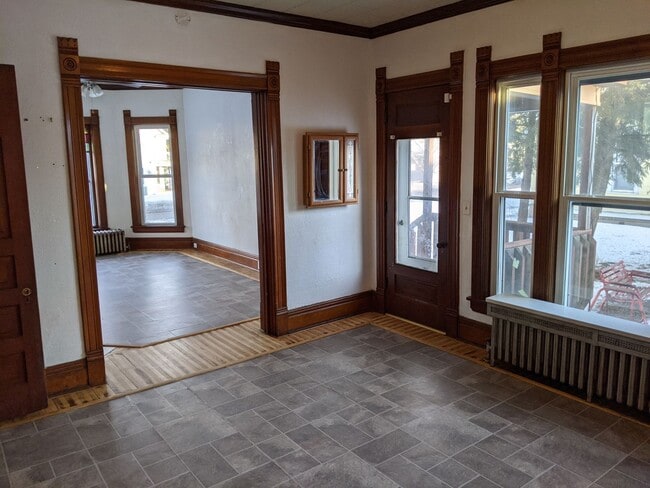 Building Photo - 5 bed 2 bath Single Family Home in Wausau