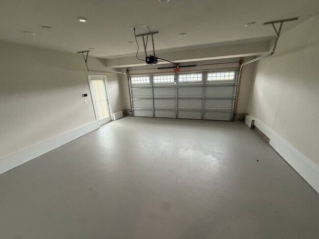 Building Photo - Like-New 4BR Home in Christiana | Open Floor Plan + Large Backyard!