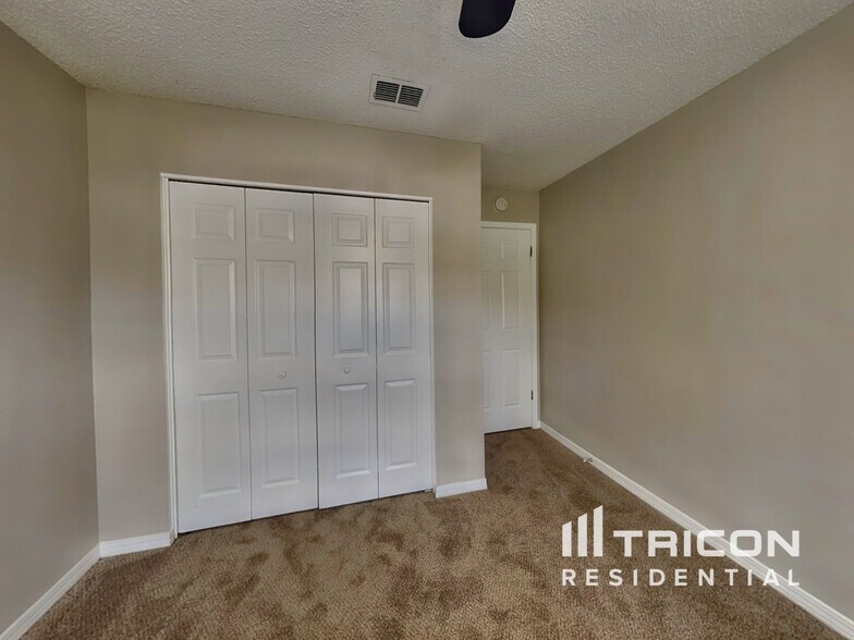 Building Photo - 3251 Deerfield Pointe Dr