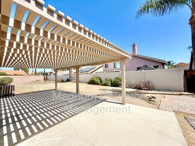 Building Photo - 15854 Pampas Ct