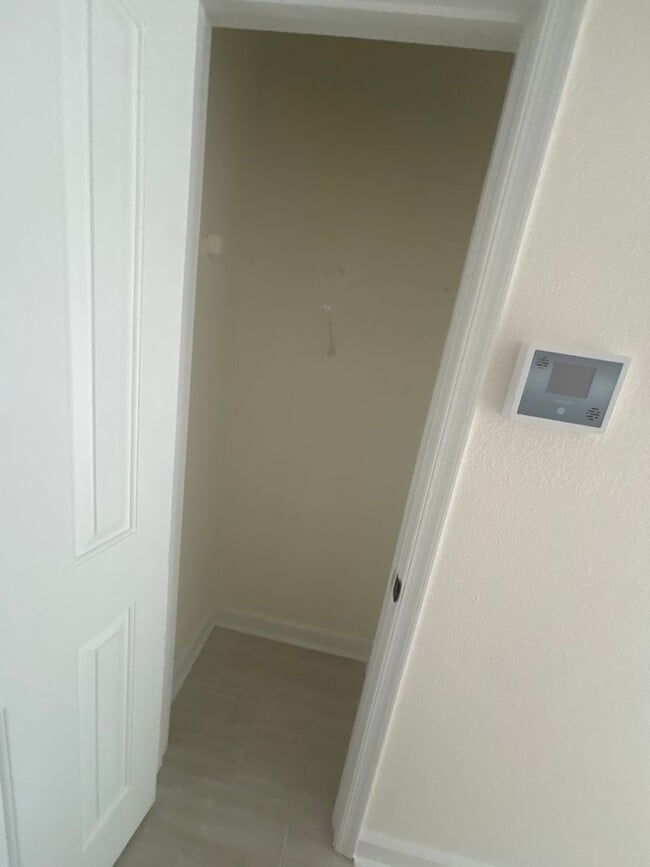 Building Photo - Spacious 4-Bedroom Home Near Base – No Tun...