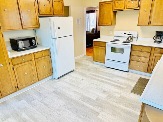 Building Photo - 625 Plumas St